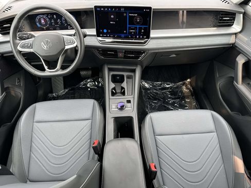 Certified 2025 Volkswagen Tiguan SE AWD/4WD image 11