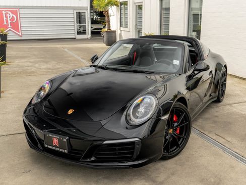 Used 2018 Porsche 911 Targa 4S image 3