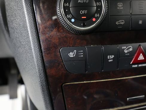 Used 2011 Mercedes-Benz GL 450 4MATIC image 39