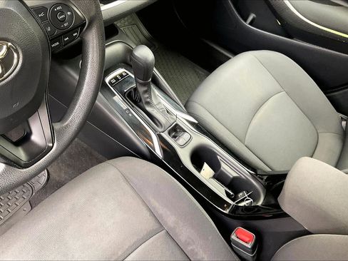 Used 2022 Toyota Corolla LE image 16