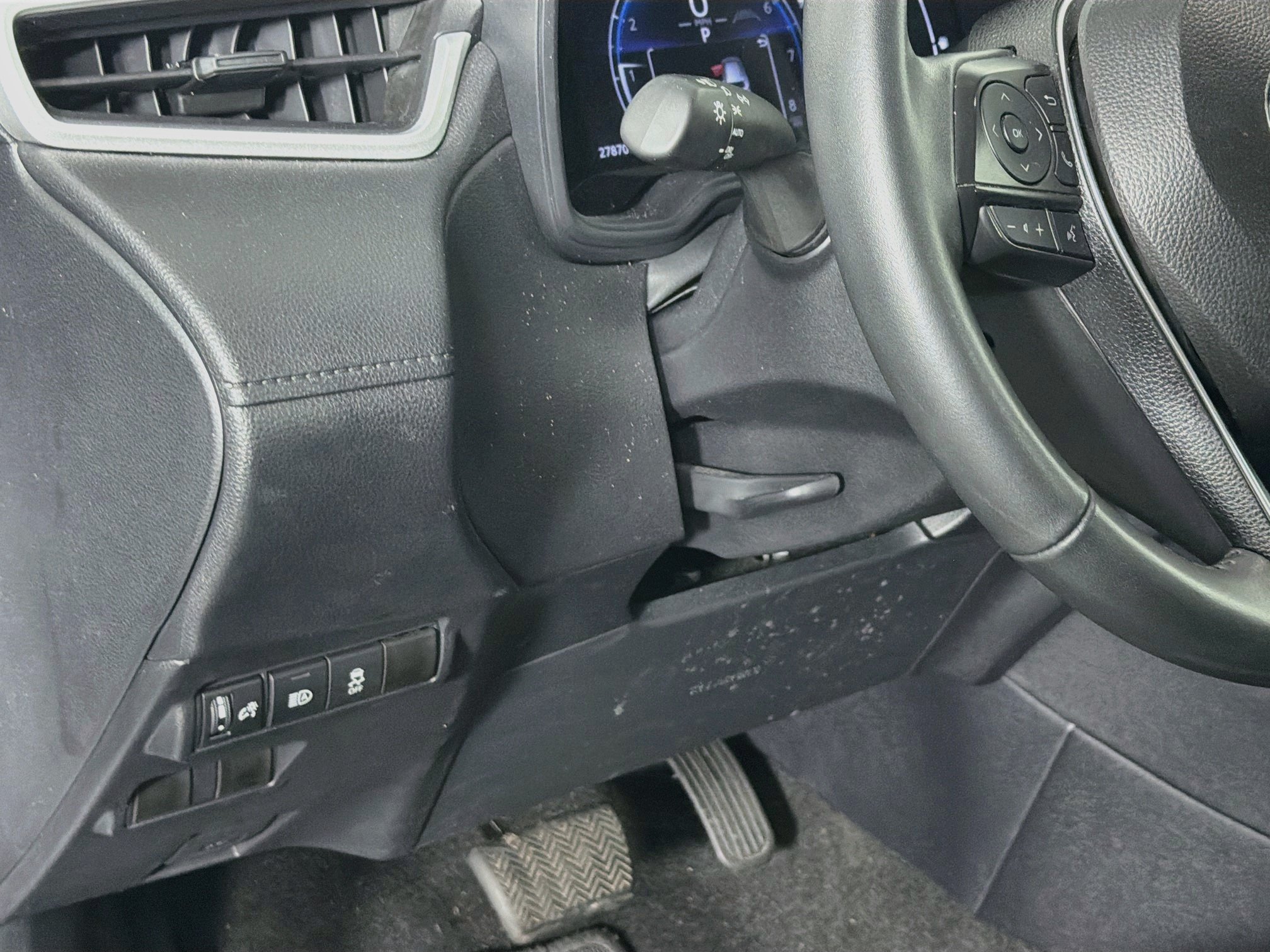 Used 2026 Toyota Corolla Cross LE FWD image 17