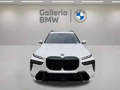 Used 2026 BMW X7 xDrive40i w/ M Sport Package AWD/4WD image 3