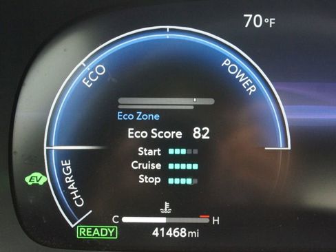 Used 2023 Toyota Crown Limited image 4