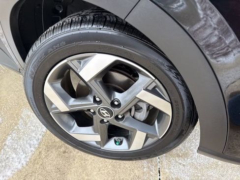 Used 2023 Hyundai Venue SEL image 32