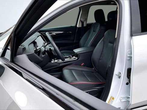 Used 2023 Buick Envision Essence w/ Sport Touring Package image 25