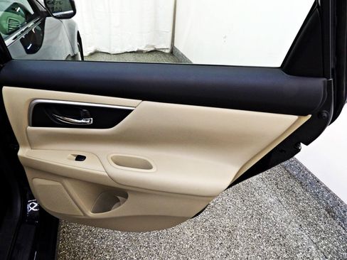 Used 2016 Nissan Altima 3.5 SL FWD image 12