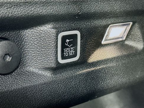 Used 2022 Jeep Grand Cherokee L Limited AWD/4WD image 32