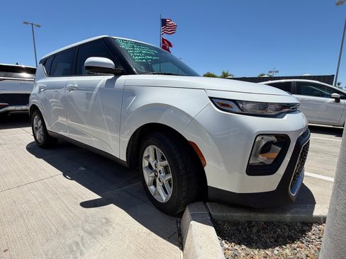 Used 2021 Kia Soul S FWD image 2