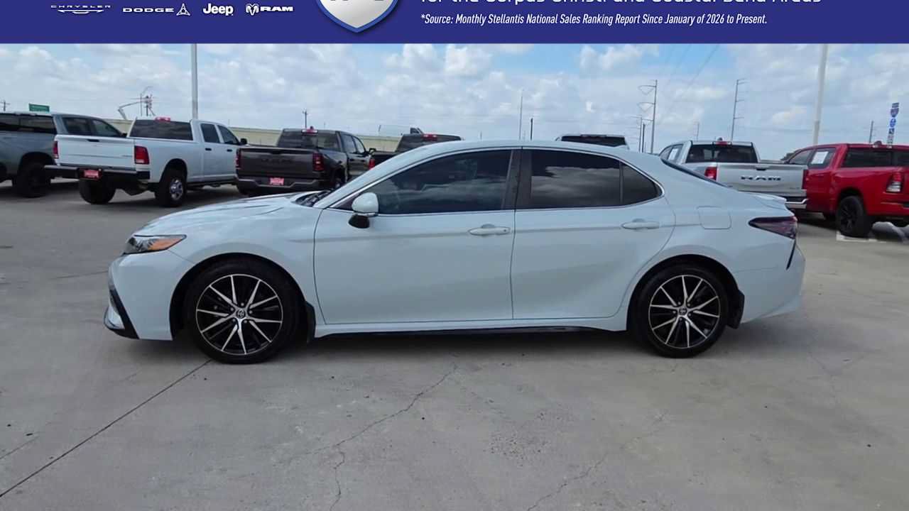 Used 2023 Toyota Camry SE w/ Convenience Package FWD image 5