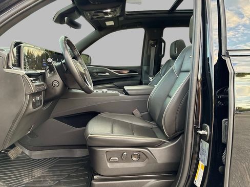 Used 2024 Cadillac Escalade Premium Luxury w/ Performance Package AWD/4WD image 9
