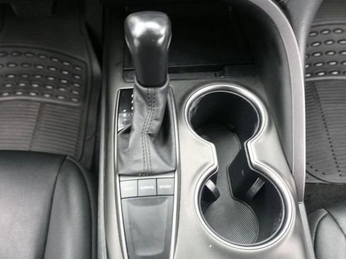 Used 2024 Toyota Camry SE image 19