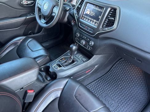 Used 2022 Jeep Cherokee Trailhawk w/ Comfort/Convenience Group AWD/4WD image 18