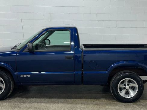 Used 2001 Chevrolet S10 Pickup LS w/ Preferred Equipment Group image 2