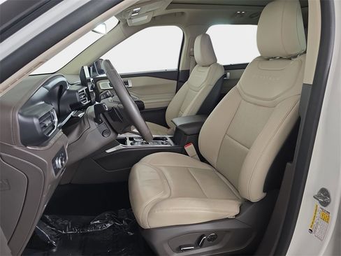 Used 2020 Ford Explorer Platinum w/ Premium Technology Package image 19