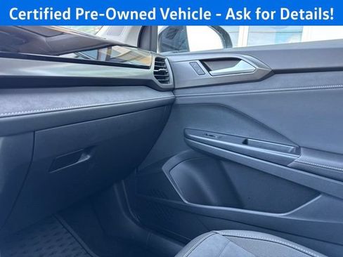 Used 2025 Volkswagen Taos SE AWD/4WD image 17