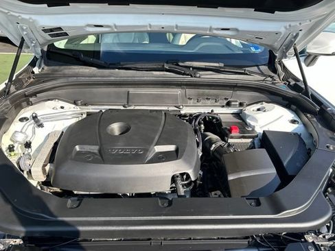 Used 2018 Volvo XC60 T5 Momentum w/ Vision Package AWD/4WD image 8