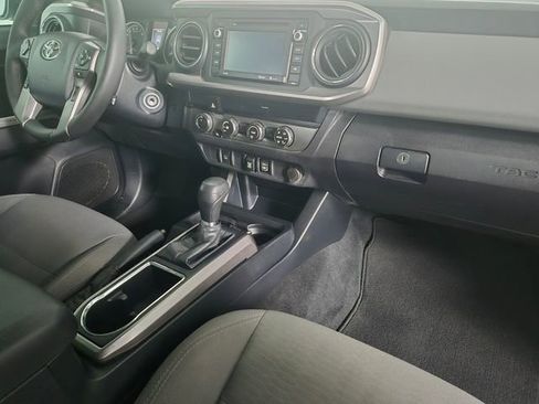 Certified 2019 Toyota Tacoma SR5 AWD/4WD image 33