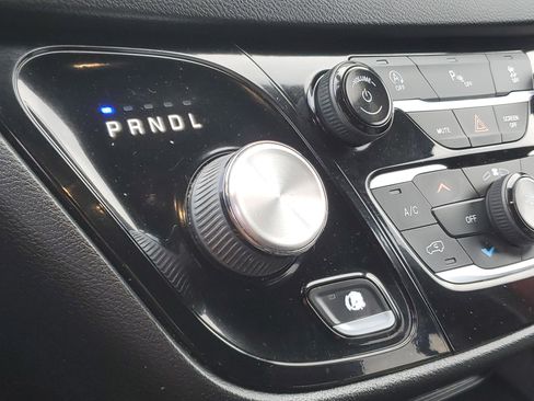 Used 2019 Chrysler Pacifica Touring-L w/ S Appearance Package image 22