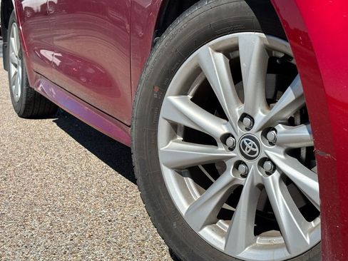 Used 2024 Toyota Corolla SE image 2