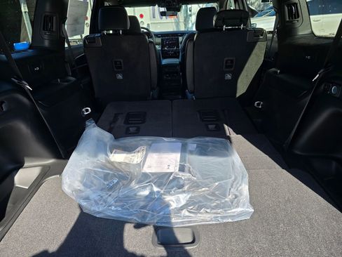 New 2025 Jeep Grand Cherokee L Altitude AWD/4WD image 39