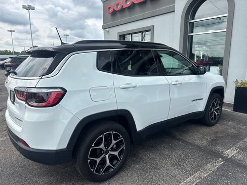 Certified 2025 Jeep Compass Limited AWD/4WD image 10