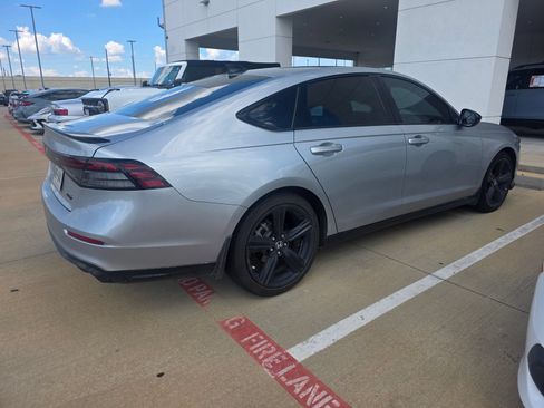 Used 2025 Honda Accord Sport image 3