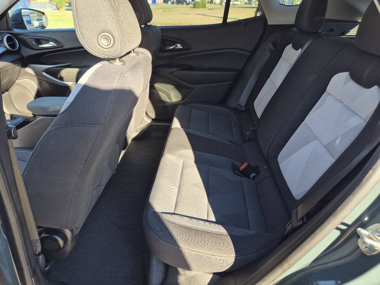 Used 2026 Chevrolet Trax LS w/ LS Convenience Package FWD image 11