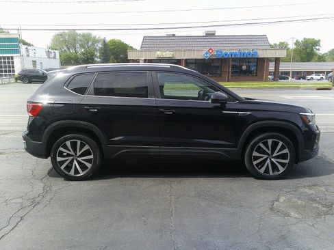 Used 2022 Volkswagen Taos SE w/ IQ.Drive SE Package AWD/4WD image 6