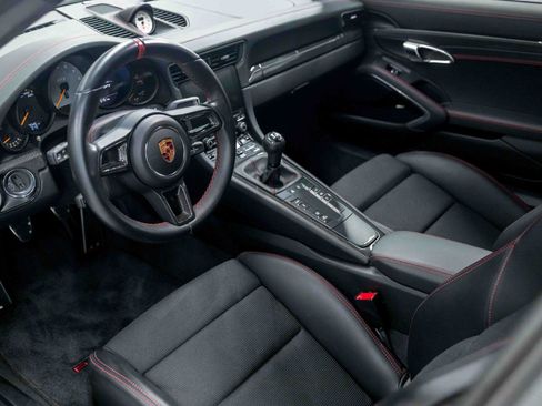 Used 2018 Porsche 911 GT3 RWD image 2