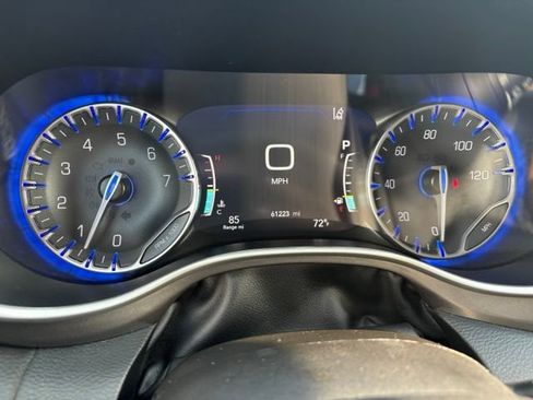 Used 2024 Chrysler Pacifica Touring-L FWD image 27