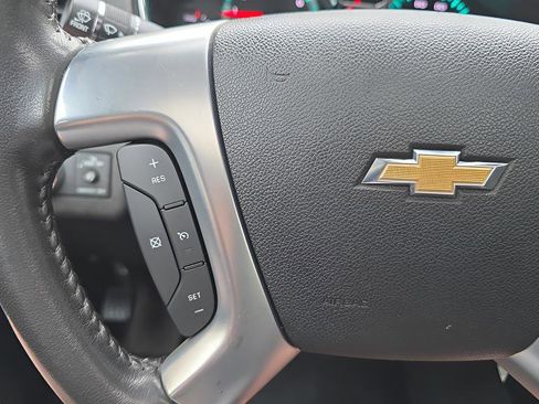 Used 2017 Chevrolet Traverse LT w/ Style and Technology Package FWD image 11