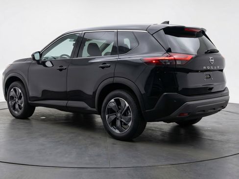 Used 2025 Nissan Rogue SV image 6