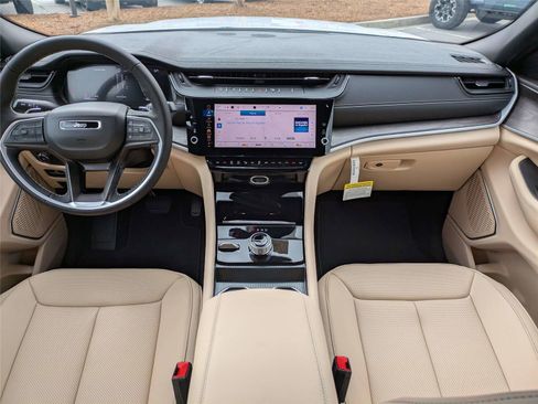 New 2026 Jeep Grand Cherokee Limited AWD/4WD image 16