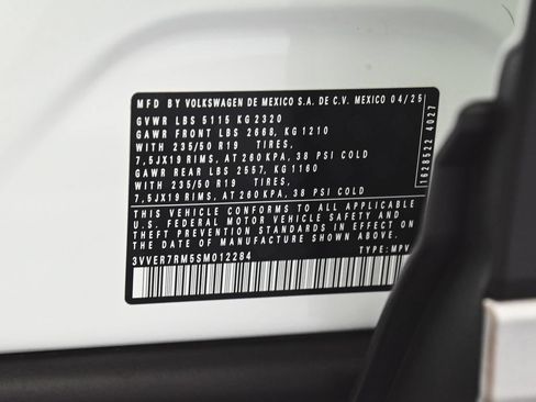 Used 2025 Volkswagen Tiguan SE AWD/4WD image 13