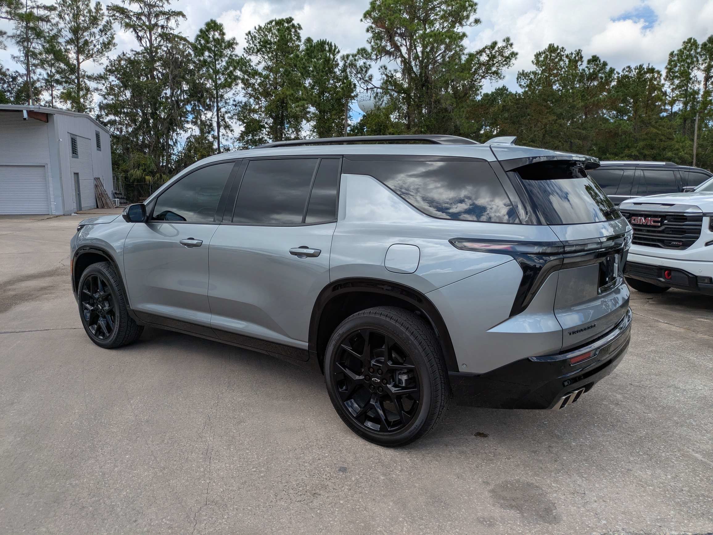 Used 2024 Chevrolet Traverse RS FWD image 29