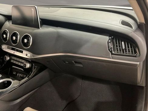 Used 2018 Kia Stinger Premium image 17