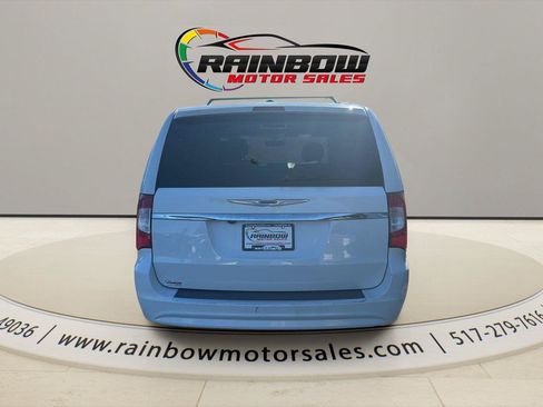 Used 2016 Chrysler Town & Country Touring w/ Driver Convenience Group FWD image 6