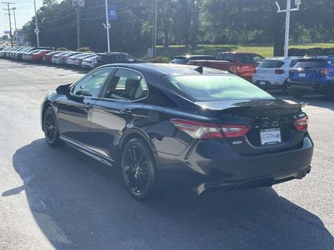 Used 2019 Toyota Camry SE FWD image 4