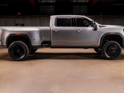 Used 2026 GMC Sierra 3500 Denali w/ Denali Reserve Package AWD/4WD image 11