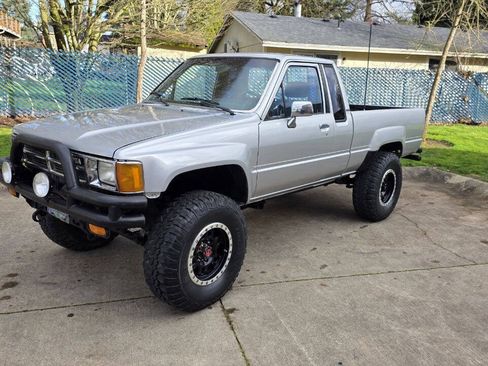 Used 1987 Toyota Pickup Deluxe AWD/4WD image 1
