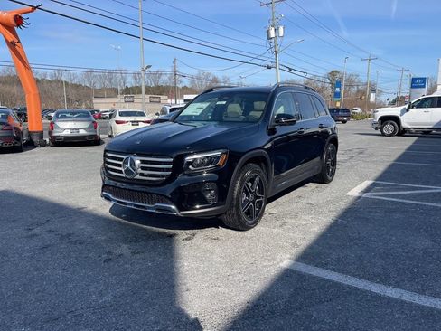Used 2026 Mercedes-Benz GLB 250 4MATIC image 1