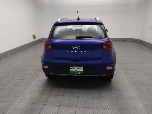 Used 2025 Hyundai Venue SEL image 7