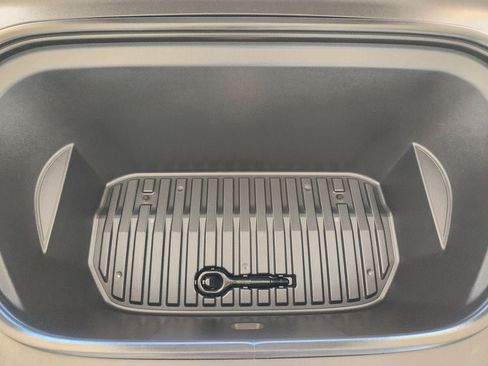 Used 2022 Tesla Model Y Long Range AWD/4WD image 29
