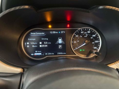 Used 2020 Nissan Versa SV w/ Trunk Package image 28