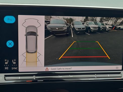 Certified 2025 Volkswagen Atlas SE image 19