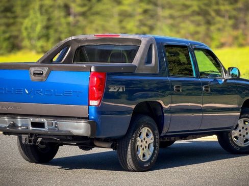 Used 2003 Chevrolet Avalanche 4x4 w/ Suspension Package, Off-Road image 11