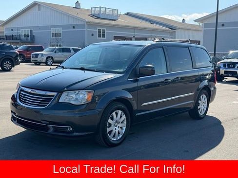 Used 2013 Chrysler Town & Country Touring image 9