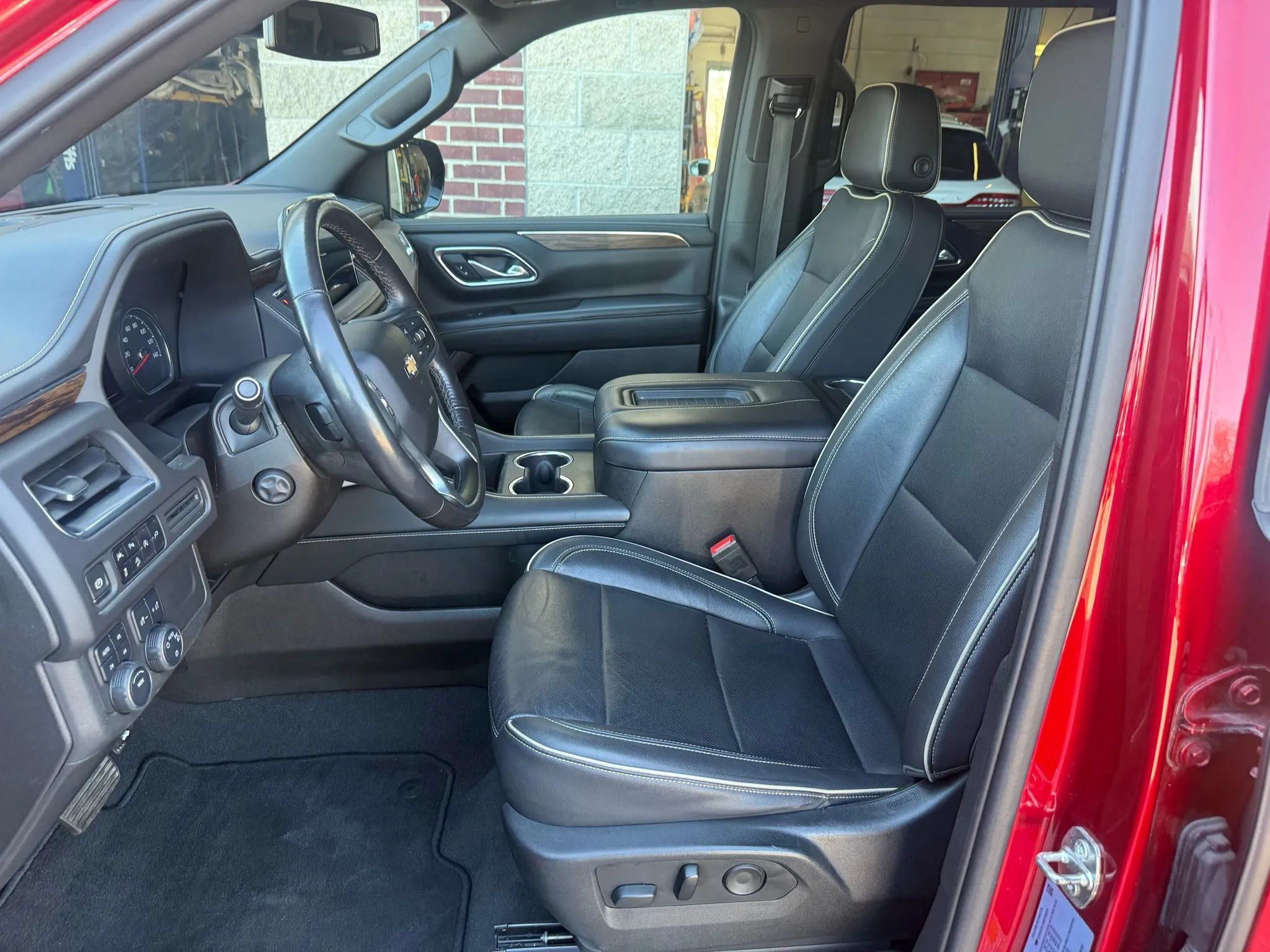 Used 2021 Chevrolet Tahoe Premier AWD/4WD image 17