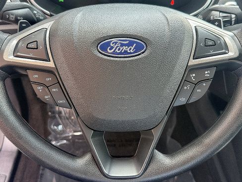 Used 2019 Ford Fusion SE FWD image 21
