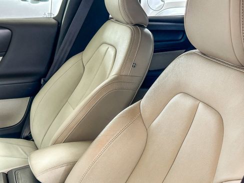 Used 2019 Volvo XC40 T4 Momentum FWD image 22